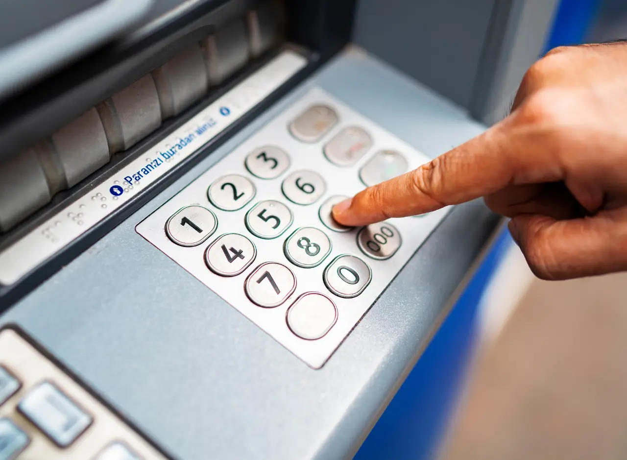 Cara Tarik Tunai Kartu Kredit BCA di ATM & m-Banking BCA